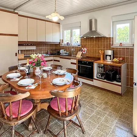 3 Bedroom Awesome In * Novi Vinodolski