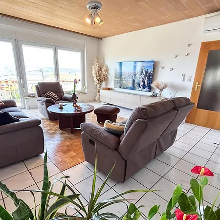 3 Bedroom Awesome In Apartman Novi Vinodolski