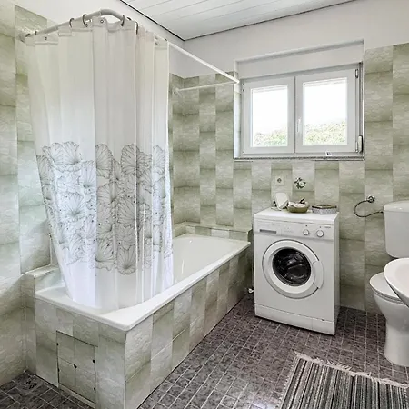 3 Bedroom Awesome In Novi Vinodolski