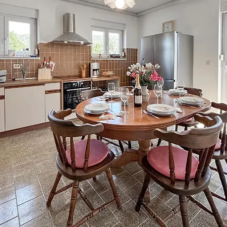 Apartman 3 Bedroom Awesome In *