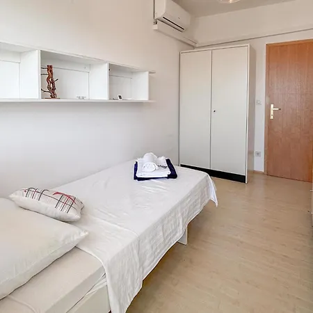 3 Bedroom Awesome In * Novi Vinodolski