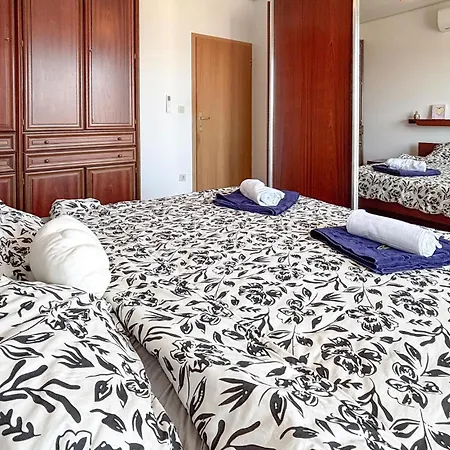 3 Bedroom Awesome In *